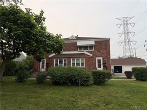 Building Photo - 806 Cleveland Dr