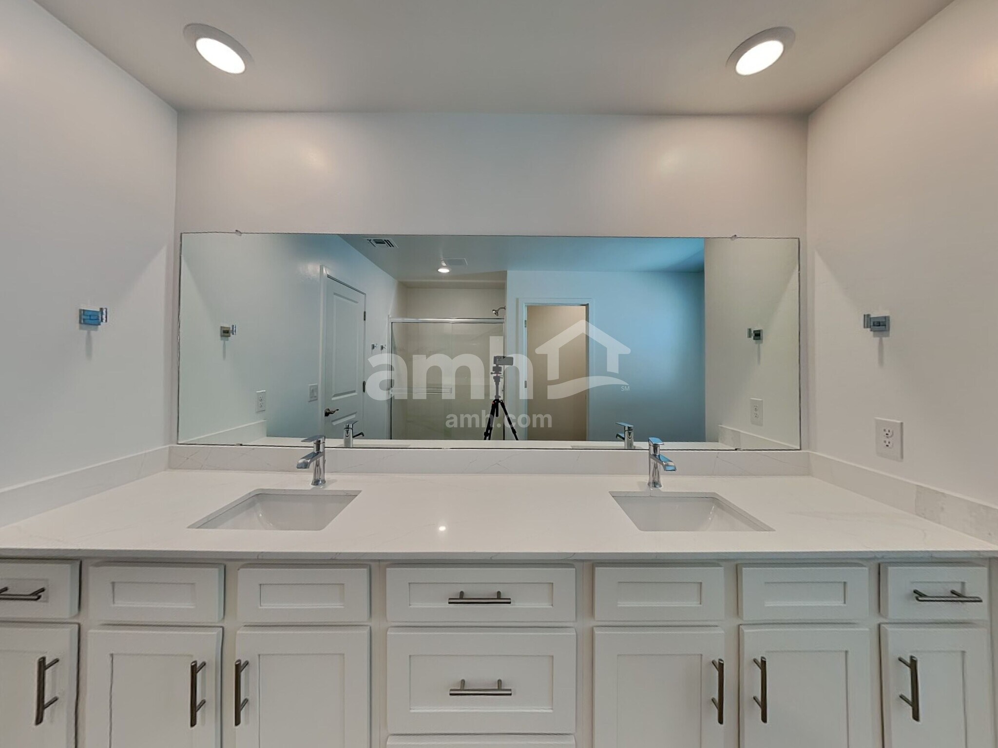 Building Photo - 6483 E Paseo Alga