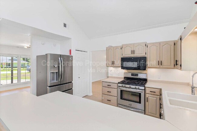 Building Photo - 200 Hermitage Dr