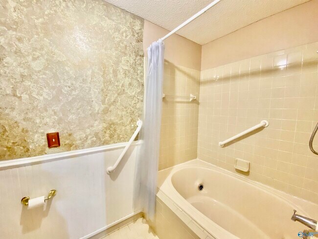 Building Photo - 1110 Liberty Dr