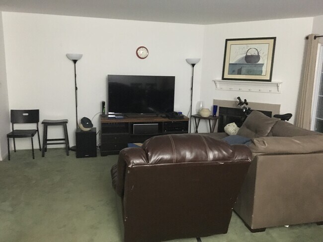 Building Photo - 105 Olympic Ct