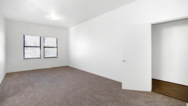 Building Photo - 1336 Park Ave