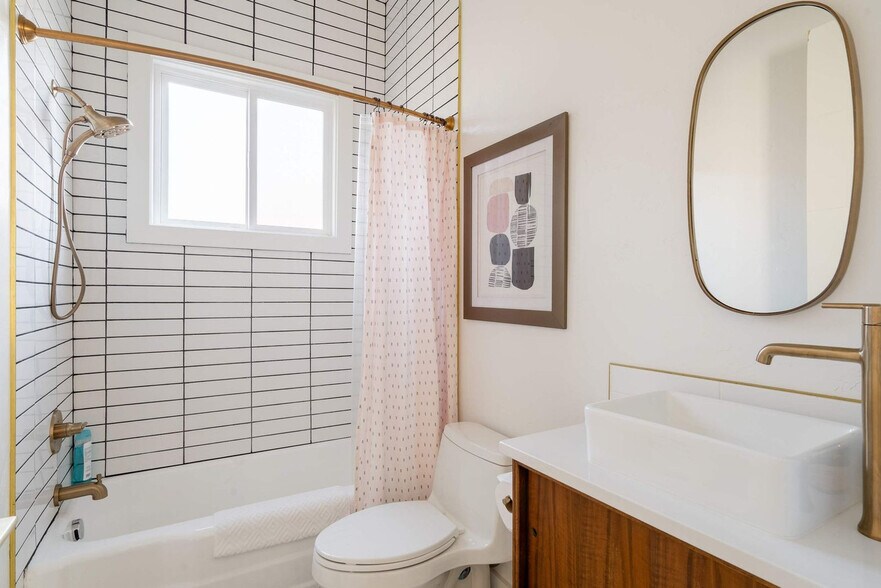 Building Photo - 1425 SE 41st Ave