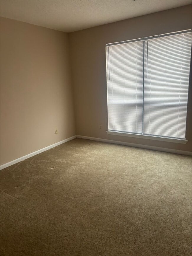 Building Photo - 744 Colony Pl