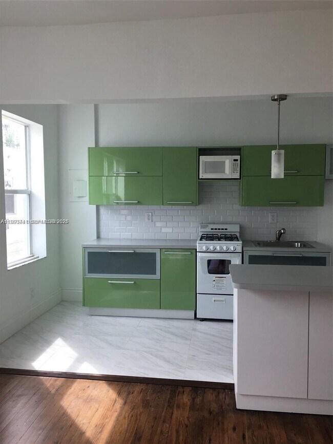 Building Photo - 1618 Michigan Ave