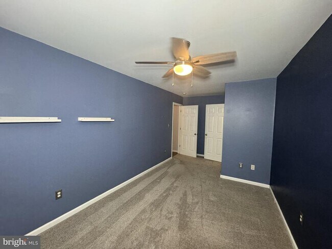 Building Photo - 832 Woodchuck Ln