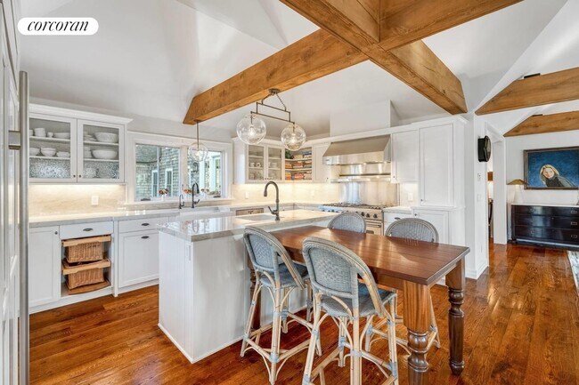 Building Photo - 245 Narrow Ln E