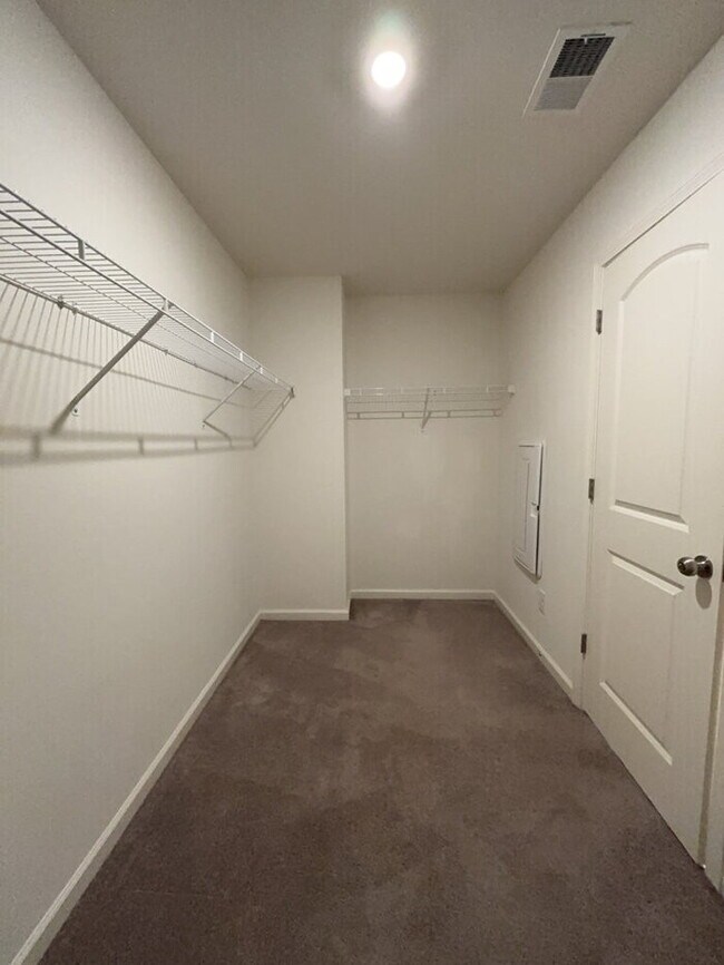 Building Photo - 114 Rockingham Way