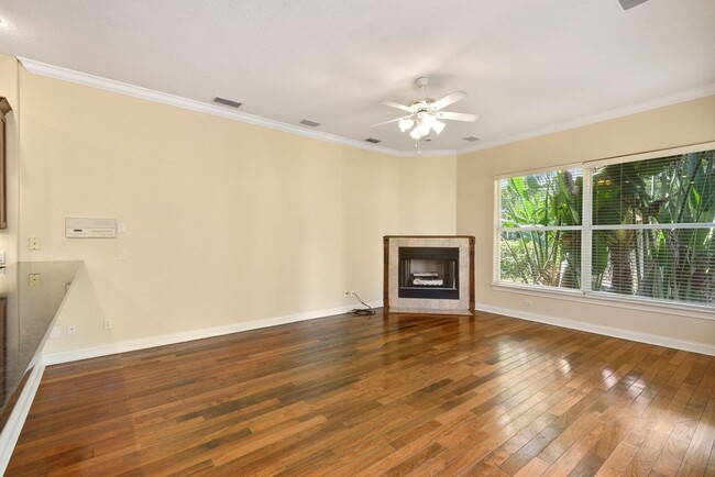 Building Photo - Beautiful home on the brick streets of Old...