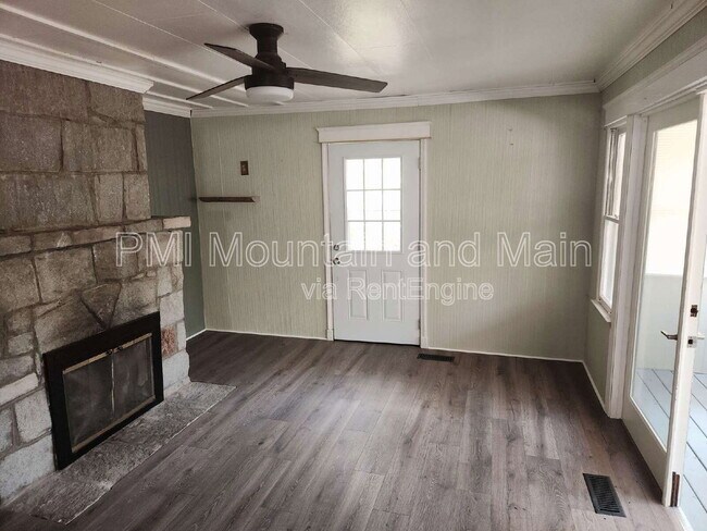 Building Photo - 488 Lake Hosea Dr