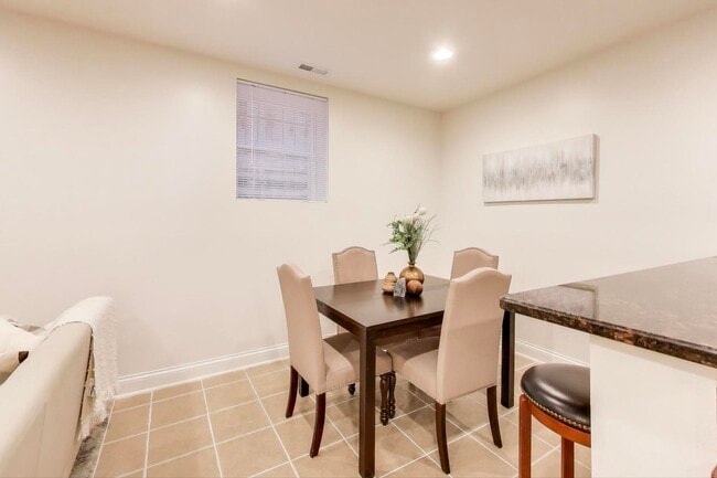 Building Photo - 6170 N Winchester Ave