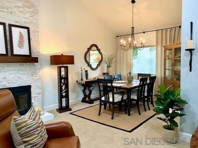 Building Photo - Beautiful Updated 2Br/2/Ba + Den W/ detach...