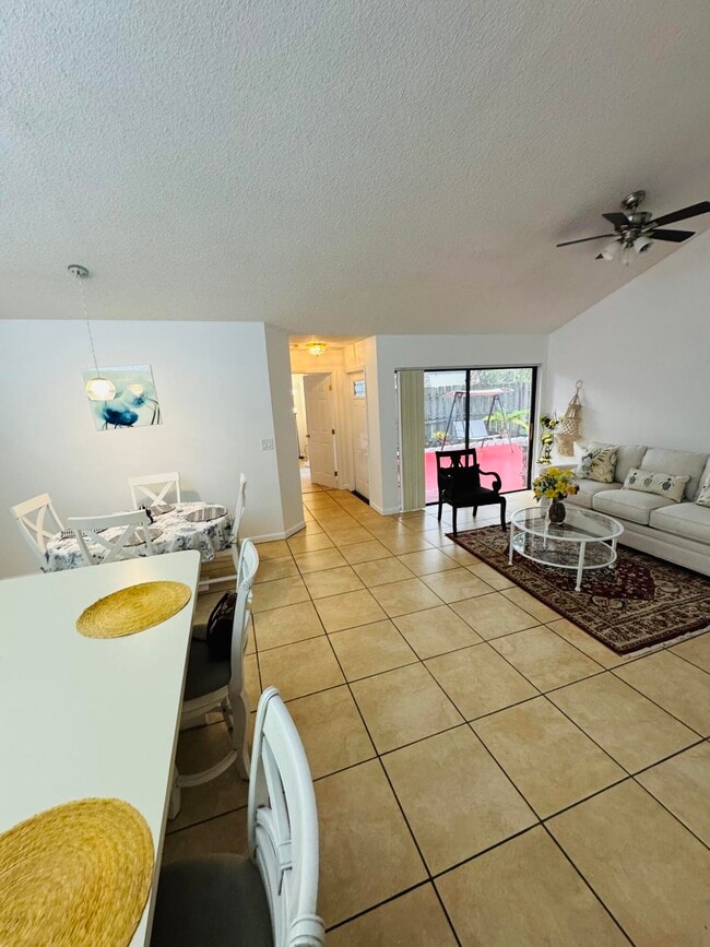 Building Photo - 1057 Summit Trail Cir