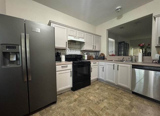 Building Photo - 16806 Mammoth Springs Dr