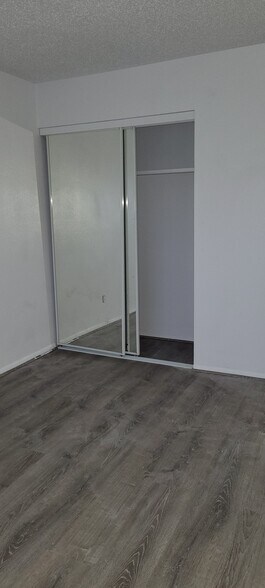 Building Photo - 215 River View Dr
