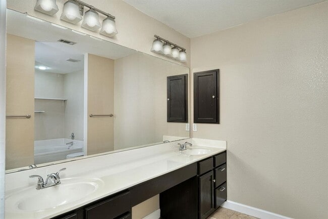 Building Photo - 11412 Kingsgate Dr
