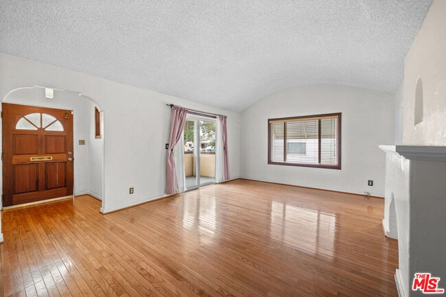 Building Photo - 609 Padilla St