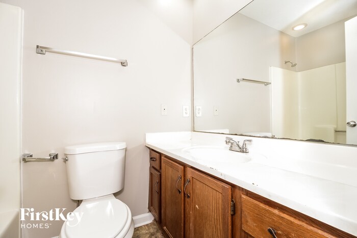 Building Photo - 5756 Lake Ct