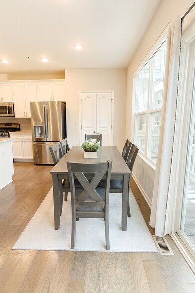 Building Photo - 1114 Evergreen Ave