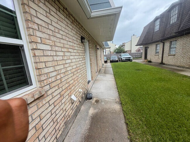 Building Photo - (OTR)4116Delaw