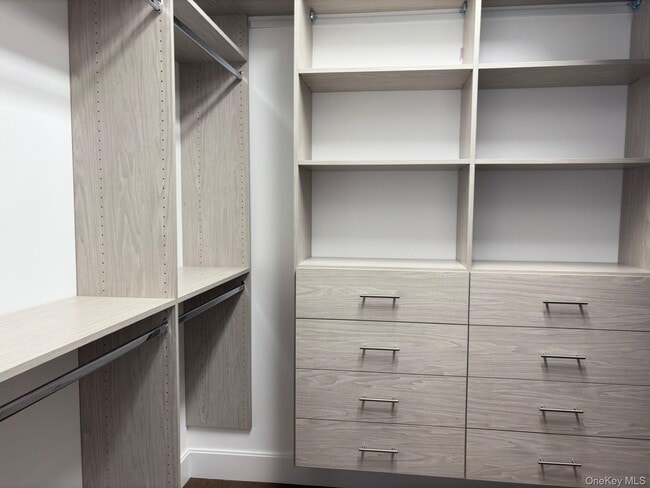 Building Photo - 1005 Mill Creek S