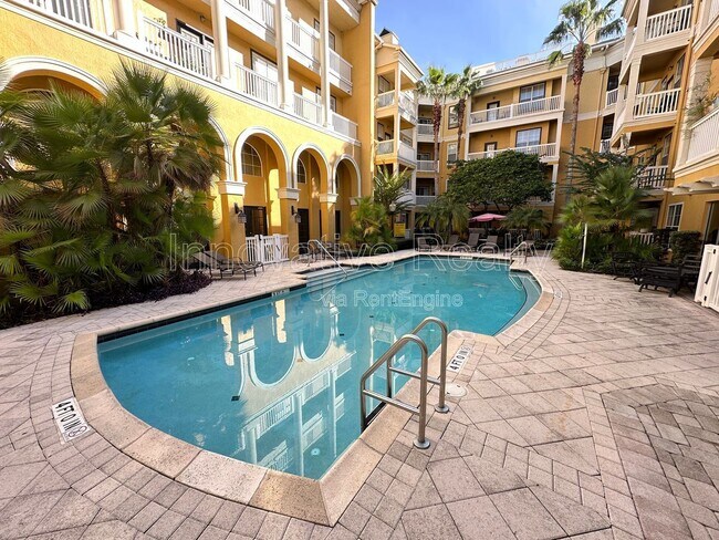 Building Photo - 860 N Orange Ave