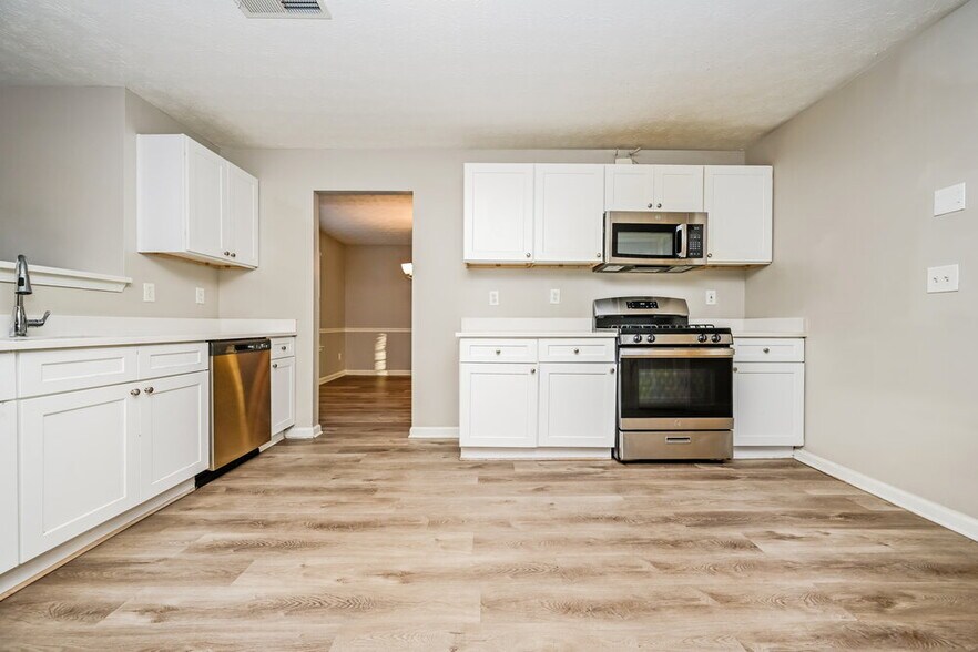 Building Photo - 470 Concord Terrace