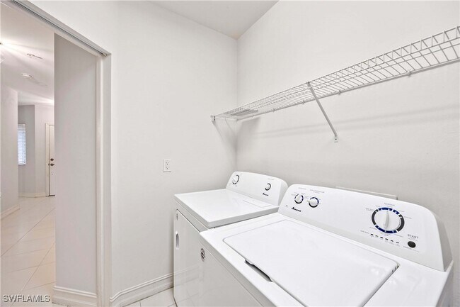 Building Photo - 7823 Regal Heron Cir