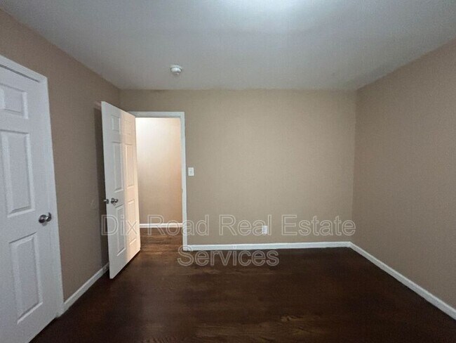 Building Photo - 601 Brelsford Ave