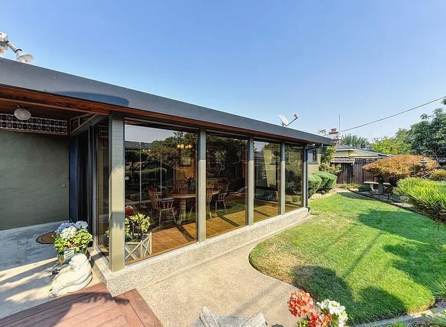 Building Photo - 2609 Fernandez Dr