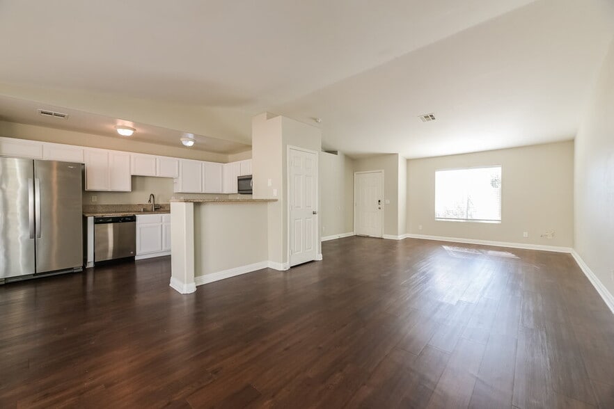 Building Photo - 4030 W Red Coach Ave