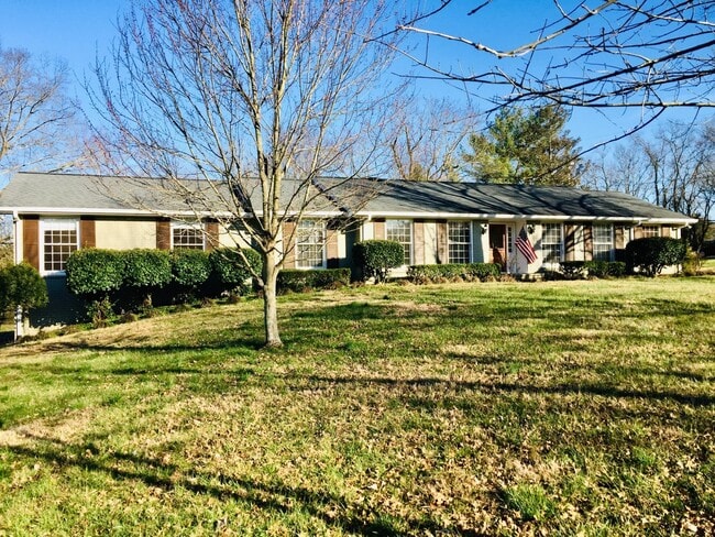 Building Photo - 810 Davis Dr