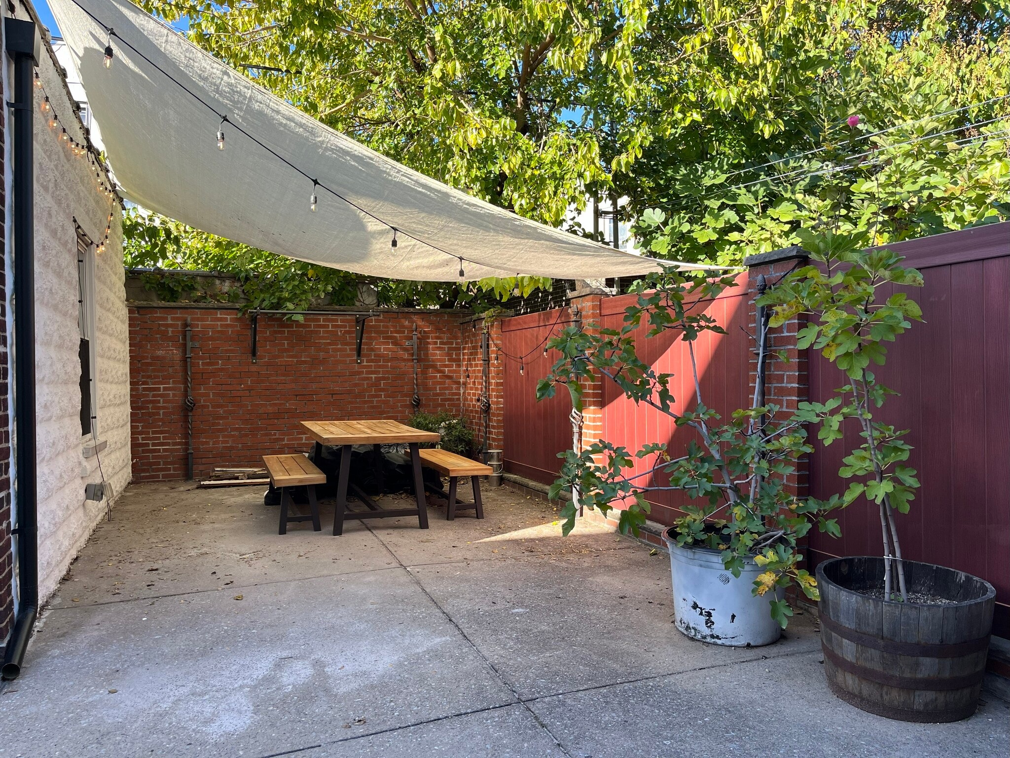 Building Photo - 6055 Woodbine St