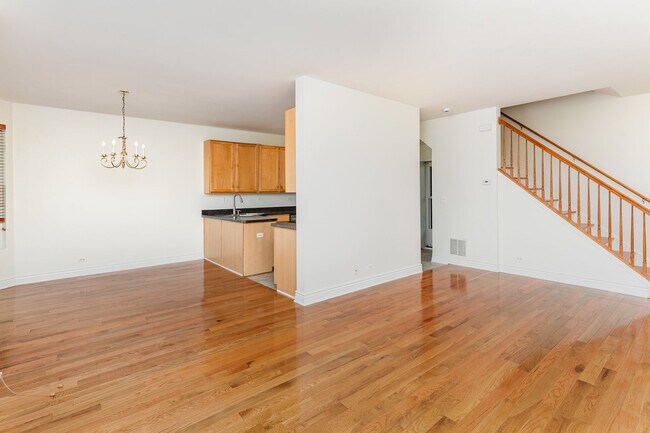 Building Photo - 593 Springbrook Trail N