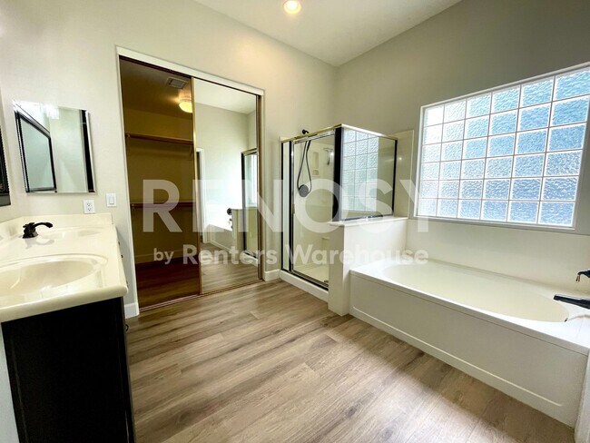 Building Photo - 637 W Citrus Way