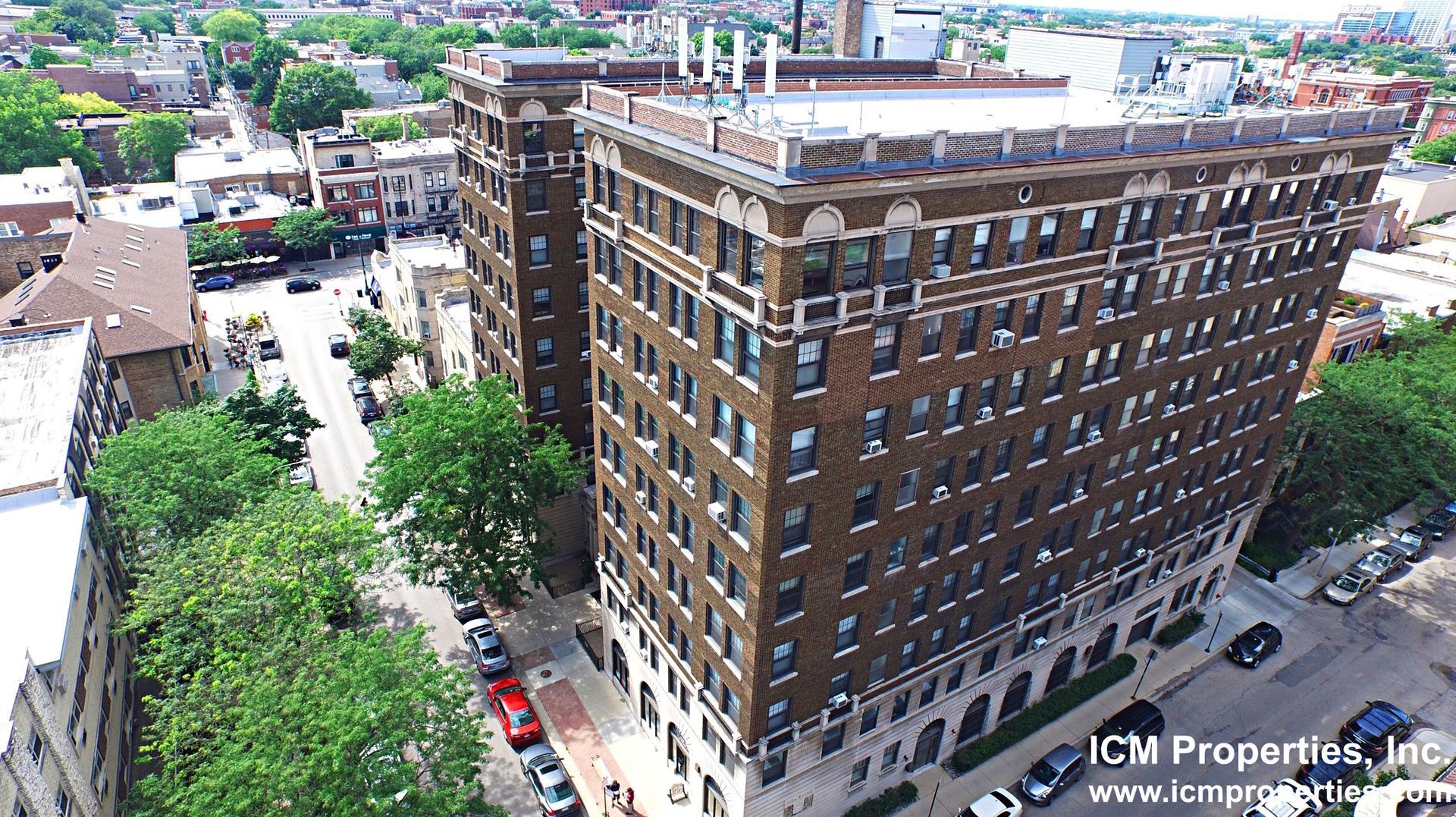 Building Photo - 522 W Briar Pl