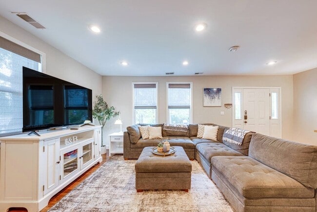 Building Photo - 1518 Riverside Ave