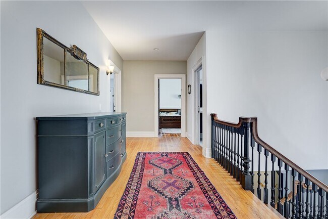Building Photo - 18 Sibley Pl