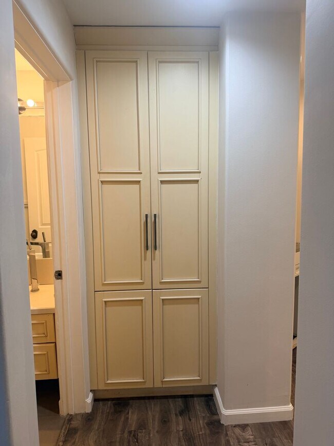 Interior Photo - 917 N. Sierra Bonita Ave