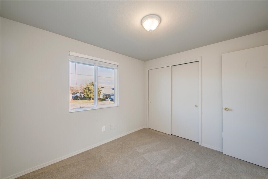 Building Photo - 2376 W Panama St