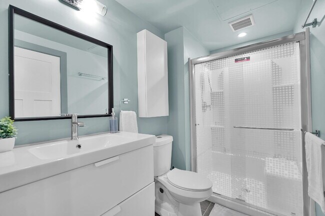 Building Photo - Furnished 2-Bedroom, 2-Bath Apartment near the Medical Campus