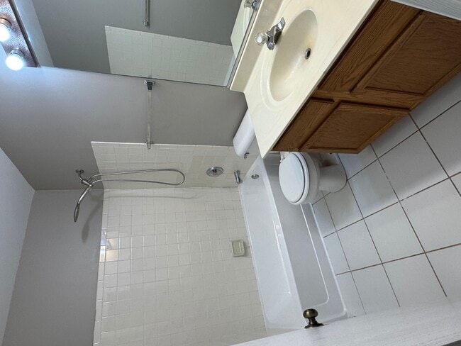 Building Photo - 689 E Whispering Oaks Ct