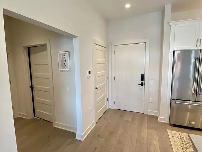 Building Photo - 575 S Goddard Blvd