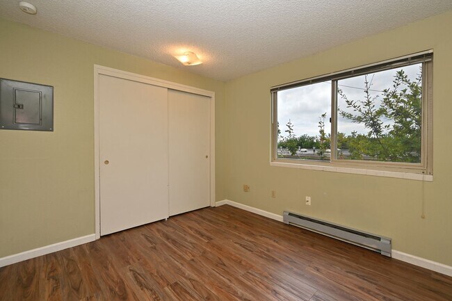 Building Photo - 3622 13th Ave W