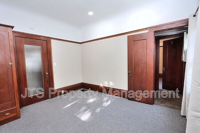 Building Photo - 1015 27th St