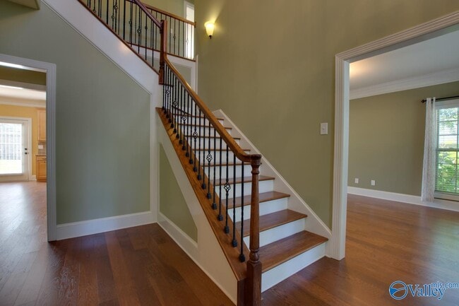 Building Photo - 2801 Centerridge Rd SE