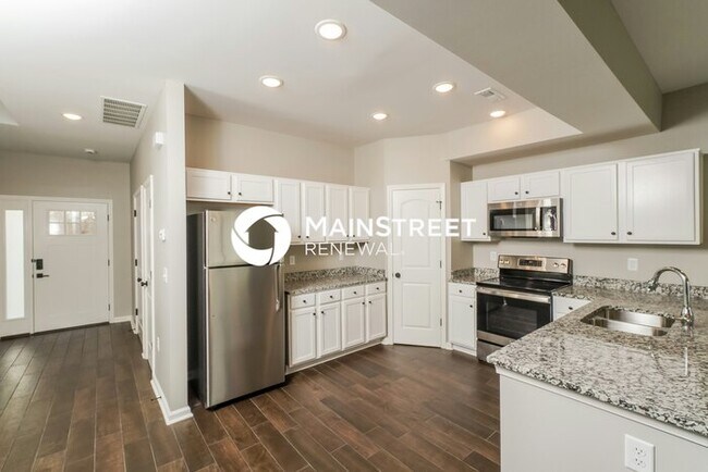 Building Photo - 3 Bedroom Pet-Friendly Home in Jeffersonville, IN with Main Street Renewal