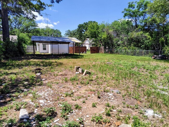 Building Photo - Fully Renovated 3-Bedroom Rental – New Appliances, Huge Yard, Garage, & Individual Room A/C!