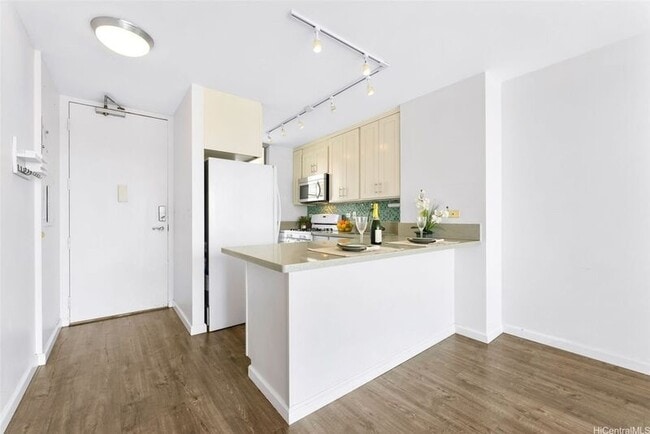 Building Photo - 2630 Kapiolani Blvd