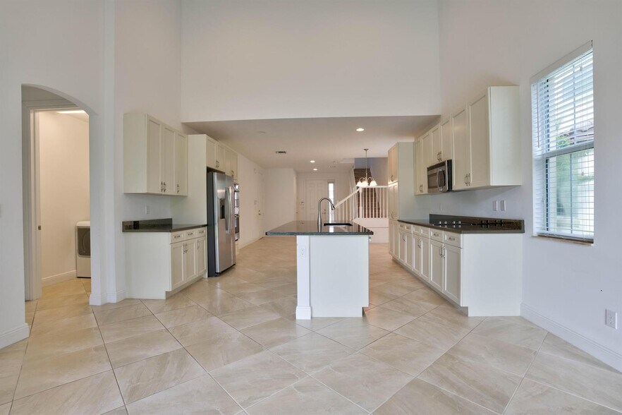 Building Photo - 119 Diamante Way